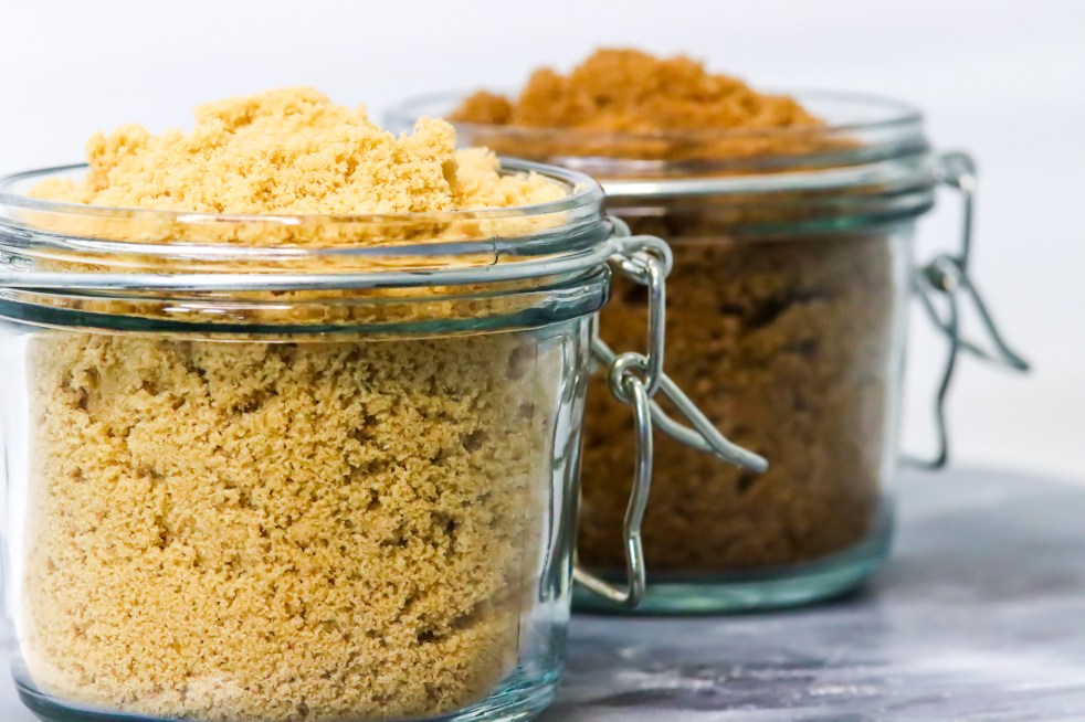 Light Brown Sugar vs Dark Brown Sugar – What’s the&nbsp;Difference?